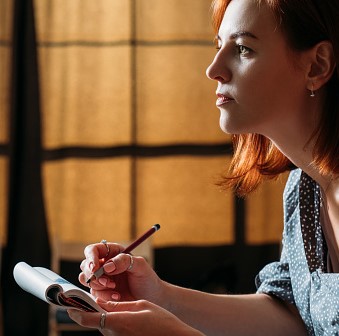 readhead-woman-planning_l.jpg